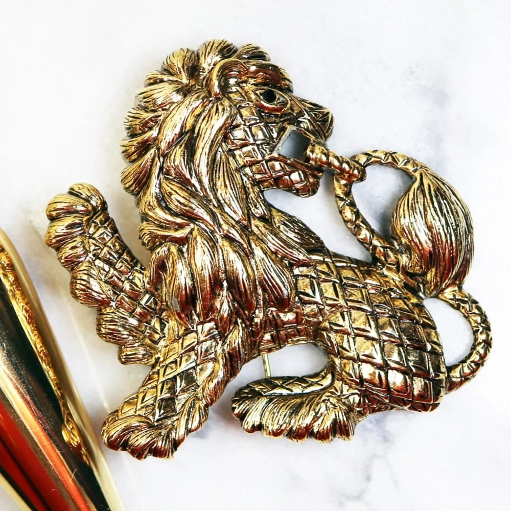 Regal Quilted Lion Brooch from the Classics Collection by Joan Rivers - Picture 6 of 16